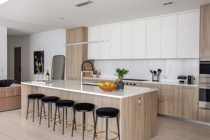 Luxury Downtown 4BR | Exclusive Design PH gallery image 4