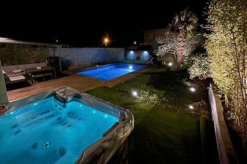 Unique! Private 35°C Jacuzzi + cinema, Entire villa