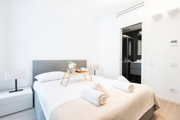 Easylife – Beautiful residence w/ rooftop in Duomo gallery image 3