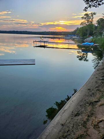 3 BR on Lake with Sunset Views, Lake Toys and Dock gallery image 4