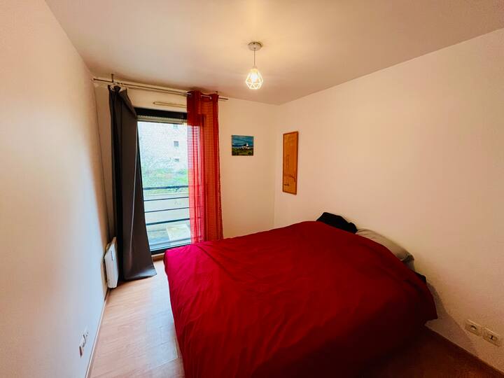 収納スペース付きクイーンサイズベッド