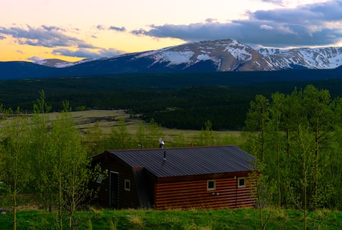 Popular Airbnb listing: Pet Friendly Mountain Ski Loft in Fairplay