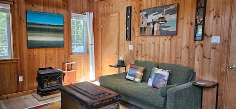 Popular Airbnb listing: Cozy Coastal Escape Near Acadia | King Bed & AC in Ellsworth