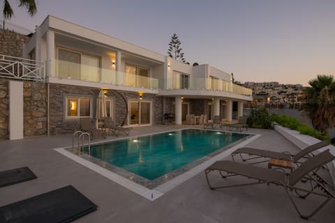 Villa with Private Beach and Spectacular Sea View