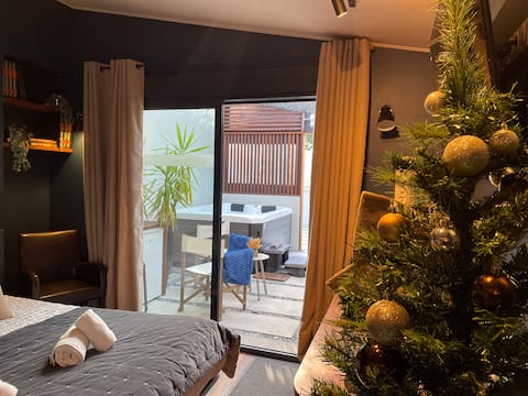 Yanna Lodge, 4* Lodge with Fully Covered Spa