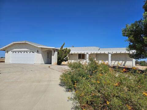 Family Friendly Hesperia Home