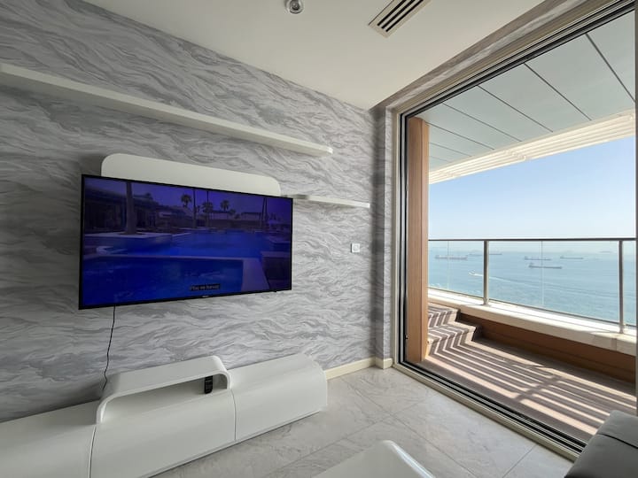 Exquisite Ottomare Suite with Jacuzzi in Balcony