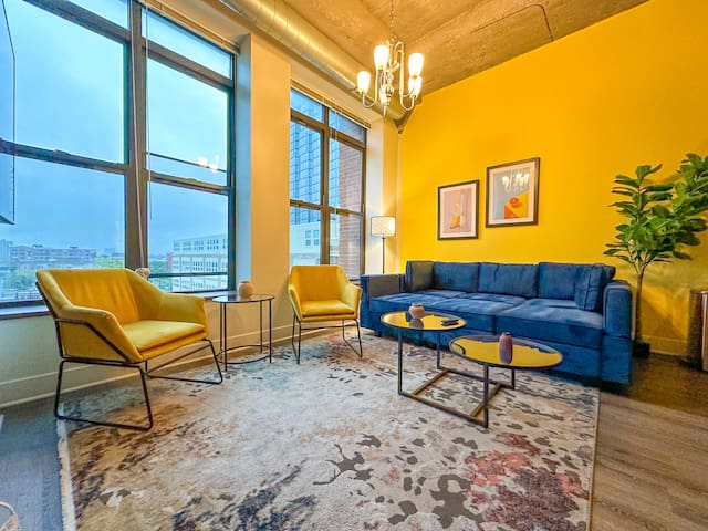 Bright 2BR Retreat near McCormick & Museum Campus