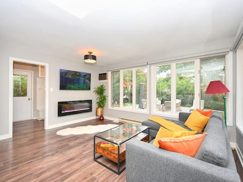Successful Airbnb property: Luxury Stay, Cozy & Bright, Nature's Art in Bronte Village