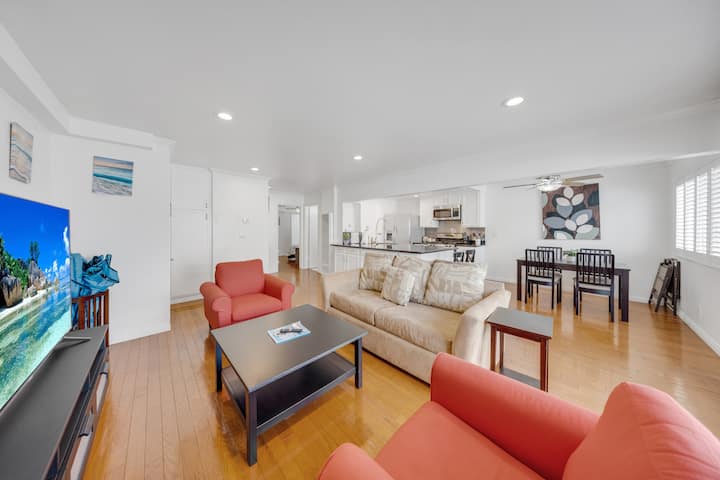 Charming 2bd 2ba Townhome, Walk To Beach. - Orange County, CA