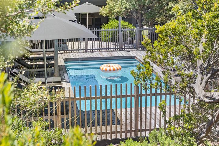 Modern Resort Paradise