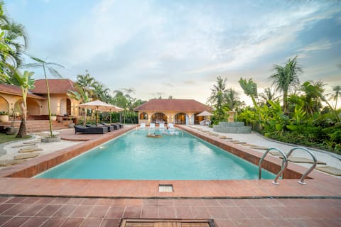 Specious 5 bedroom villa w/rice field view Kedungu