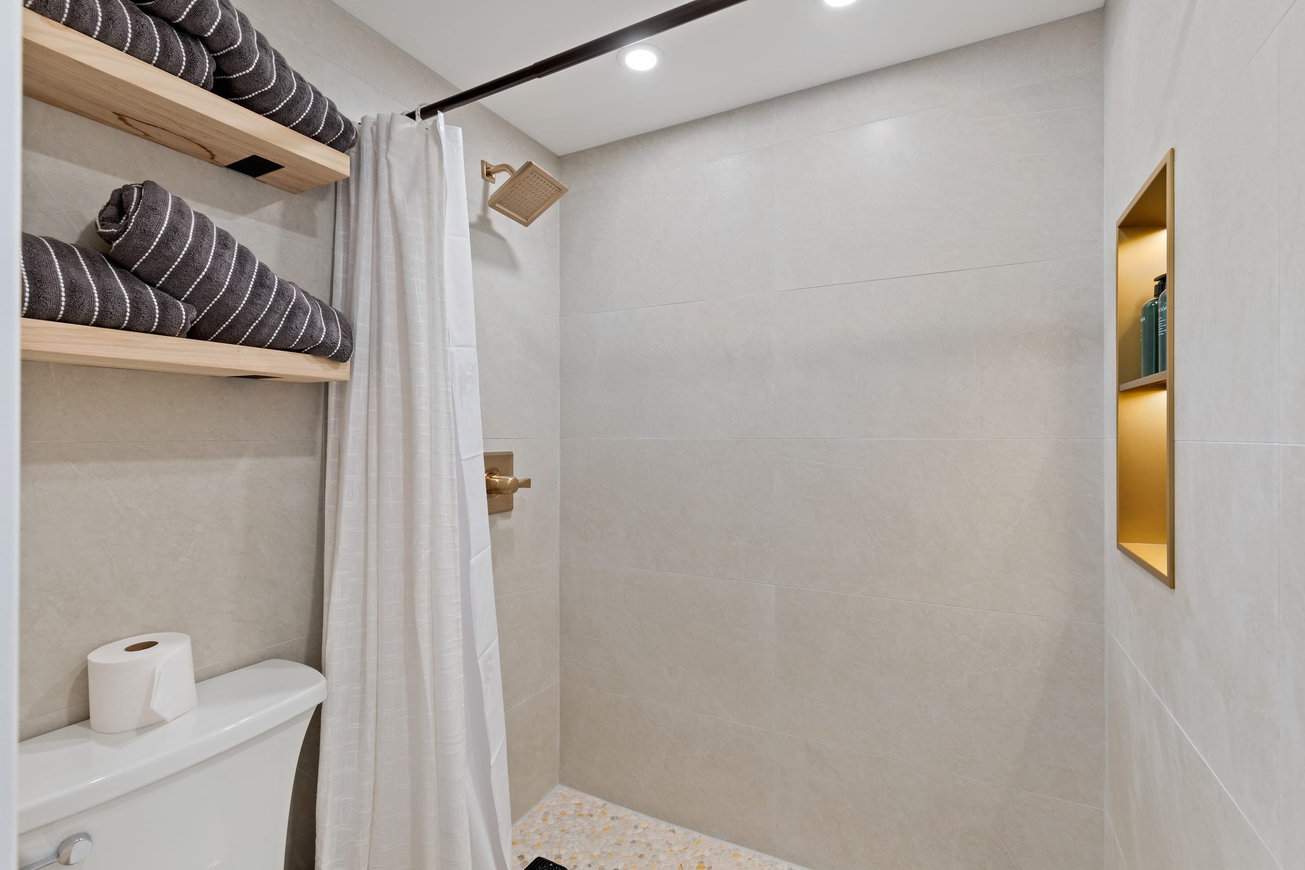 Hotel in Honolulu · ★4.71 · 1 bedroom · 3 beds · 1 private bath - Image 14