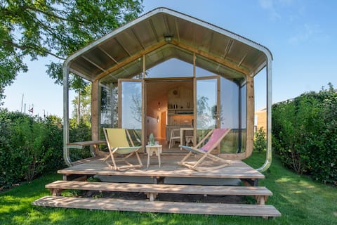 Cottage overlooking the polder on the water