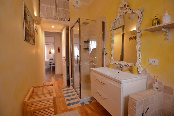 Safe Oasis[2Rooms]WI-FI, Garage, AC, Station 5 min gallery image 4