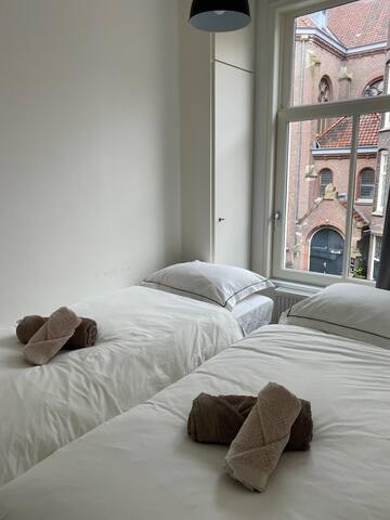 Momo’s Deluxe Apartment – De Pijp Amsterdam gallery image 5