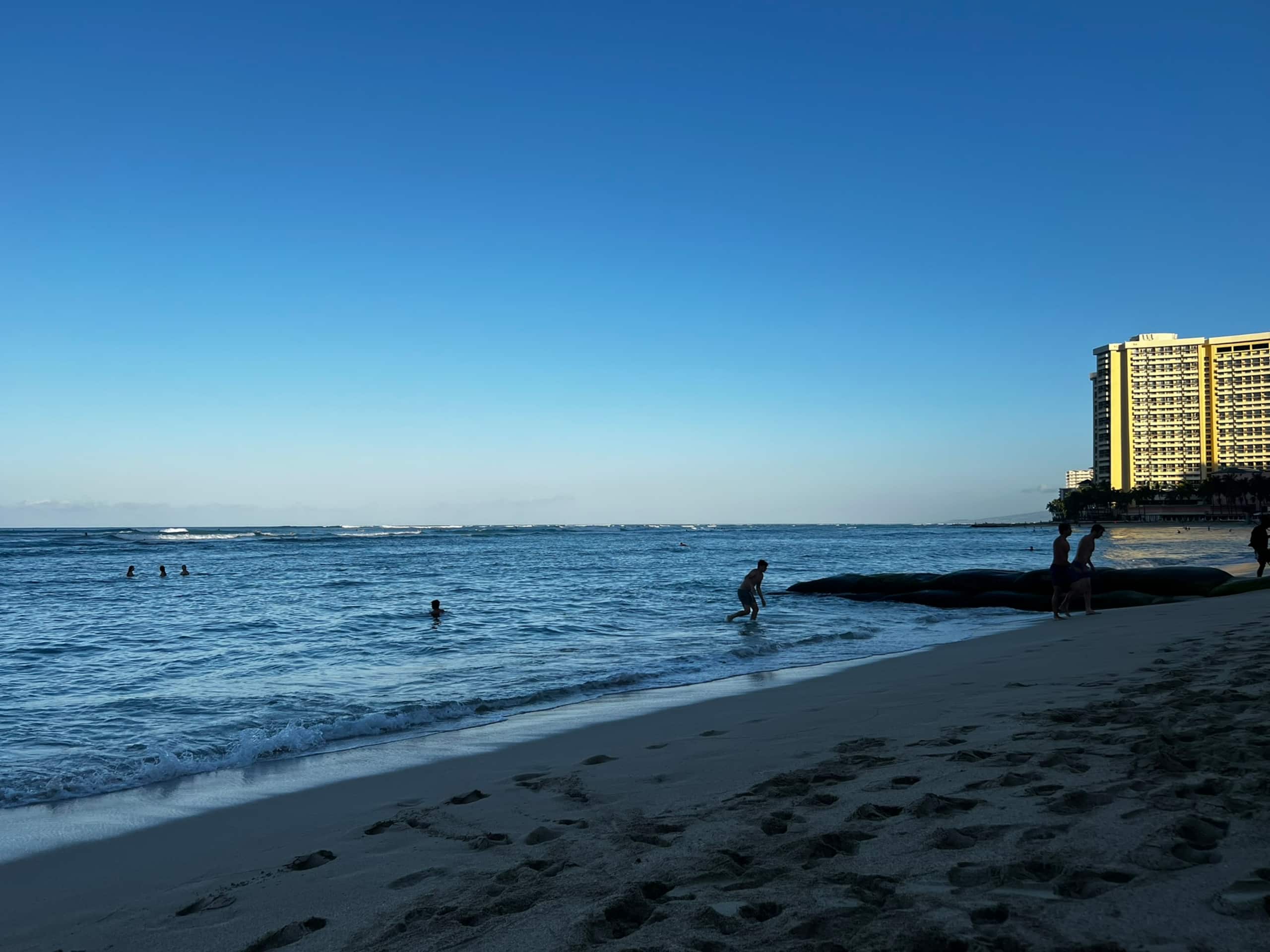 Condo in Honolulu · ★4.82 · Studio · 2 beds · 1 private bath - Image 35
