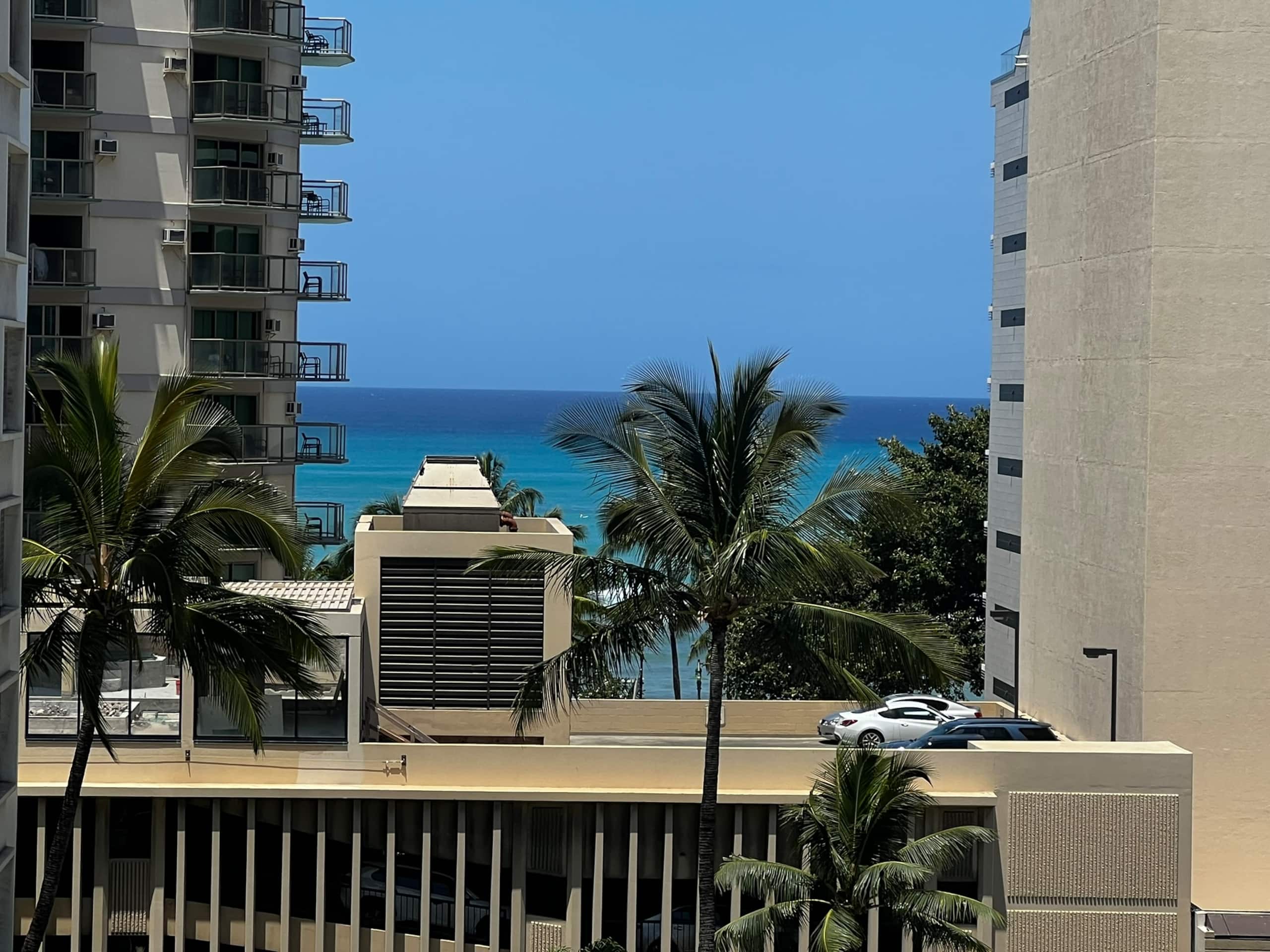 Condo in Honolulu · ★4.82 · Studio · 2 beds · 1 private bath - Image 13