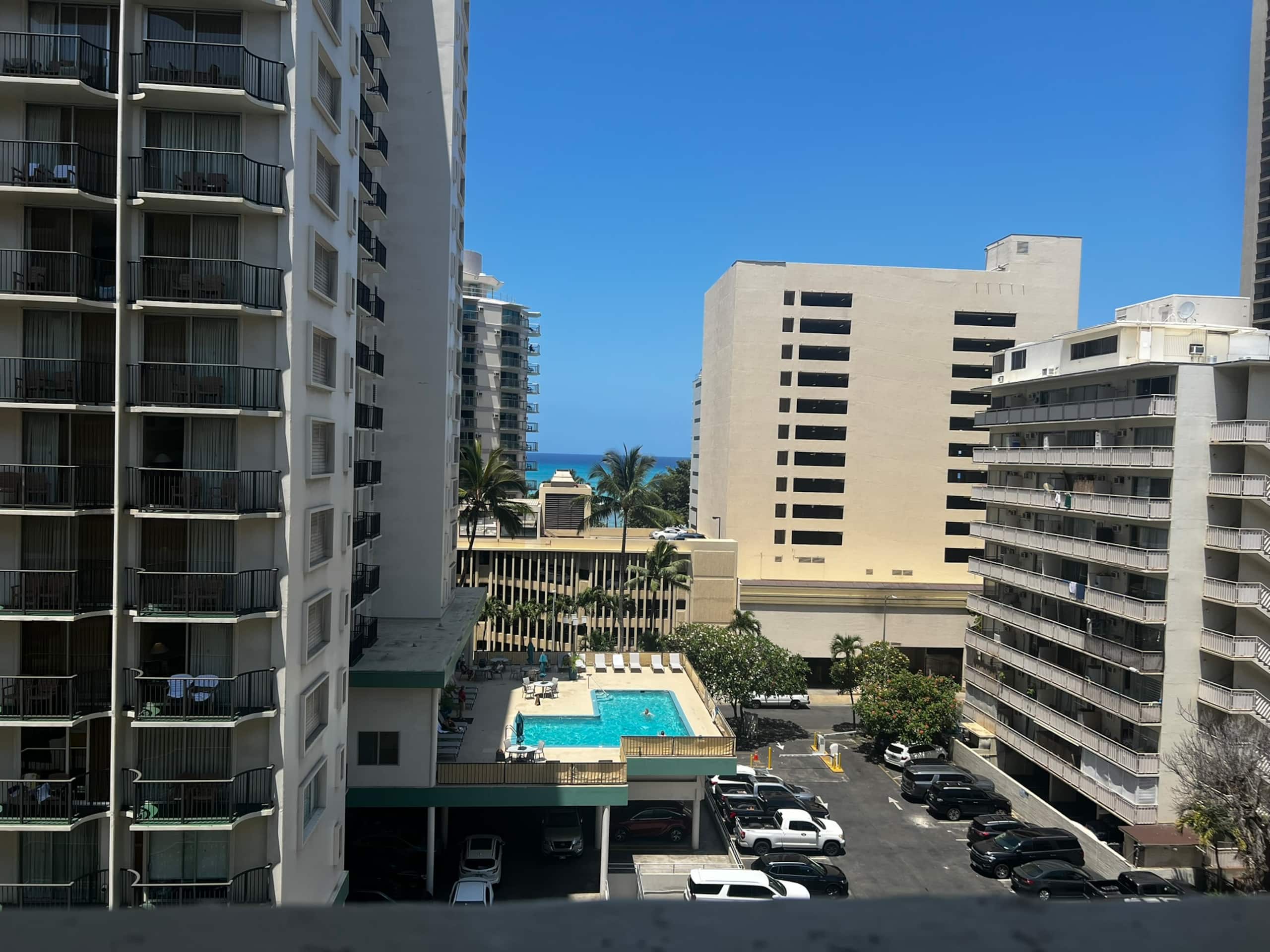 Condo in Honolulu · ★4.82 · Studio · 2 beds · 1 private bath - Image 14