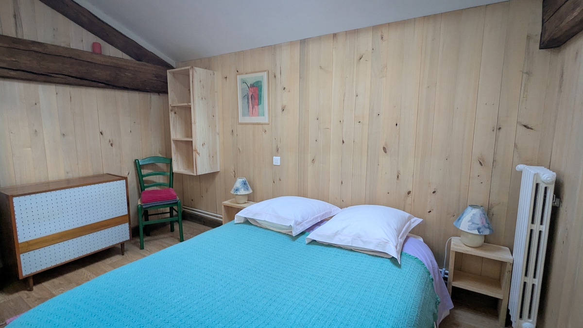 La chambre "Chèvre". Douche dans lachambre et toilettes sur le palier.