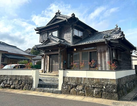 “Entire house for rent” in the heart of Fukue for up to 7 people