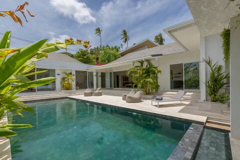 Villa Shanti 4Br Tropical Lush - Private Pool