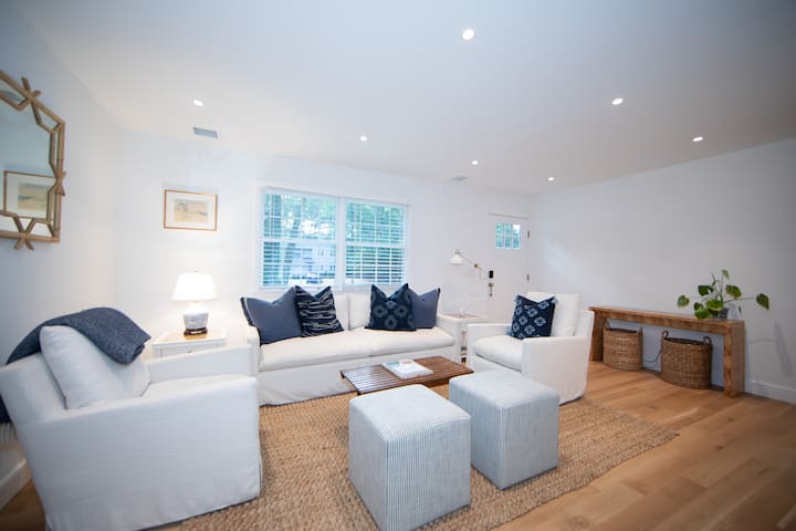 Tranquil Springs Cottage - Hamptons, NY