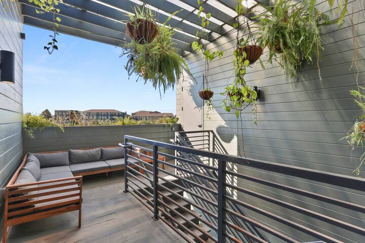 Modern Loft + Walk to The Best of NOLA! gallery image 2