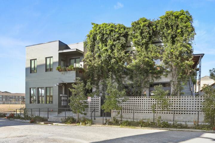 Modern Loft + Walk to The Best of NOLA! gallery image 5