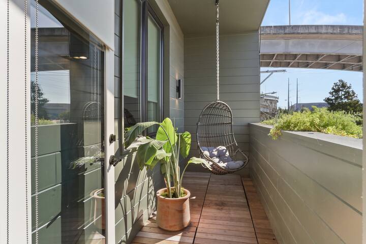 Modern Loft + Walk to The Best of NOLA! gallery image 4