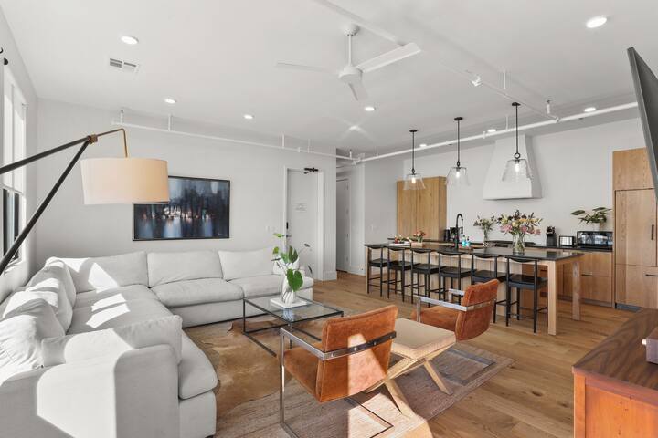 Modern Loft + Walk to The Best of NOLA! gallery image 3