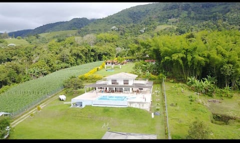 Casa Blanca, Lake Calima
