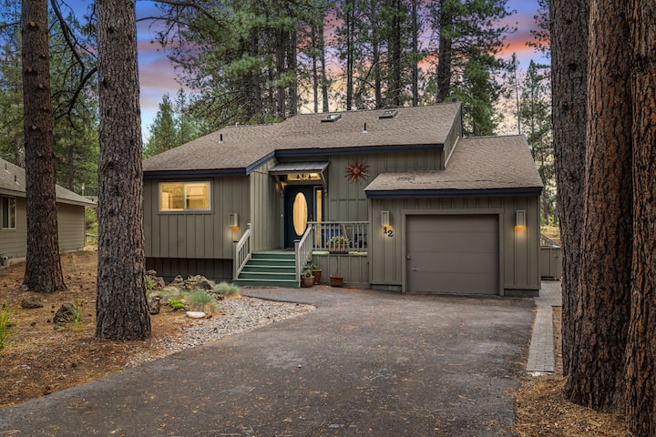 Hot Tub~sharc Passes ~ 2 Bedrooms + Loft~ac - Sunriver, OR