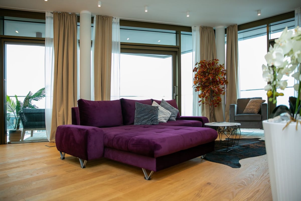 Popular Airbnb listing: CABAnA: Top View | Terrace | Parking | Netflix in Oldenburg (Oldb)