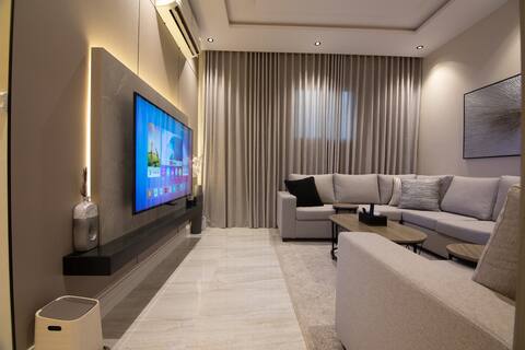 Luxury Apartment1 with private entrance, smart lock and two bedrooms