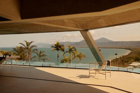 'The Edge' Unique luxury experience