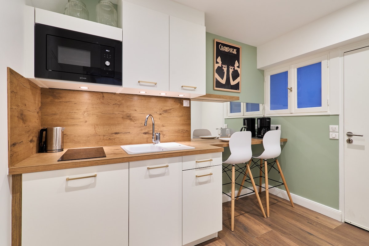 Popular Airbnb listing: Upscale, 2 steps from the train station and city center in Marne