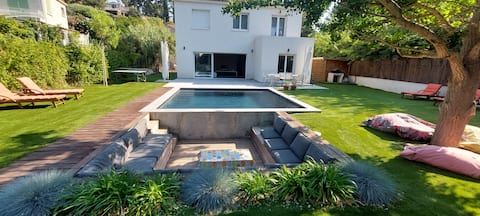 Lovely villa with pool close to the beaches.