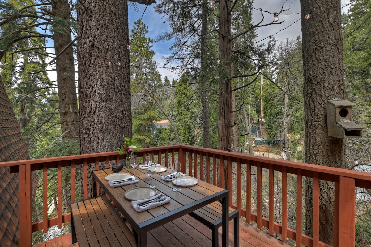 Outdoor deck at Skyforest Getaway