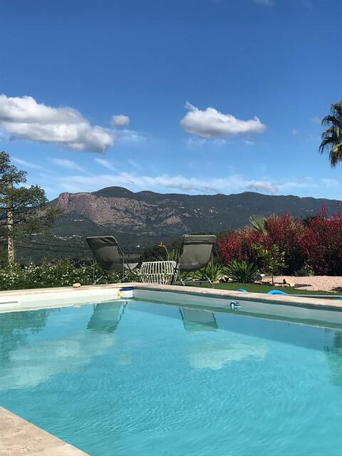 Family home with private pool Bastelicaccia