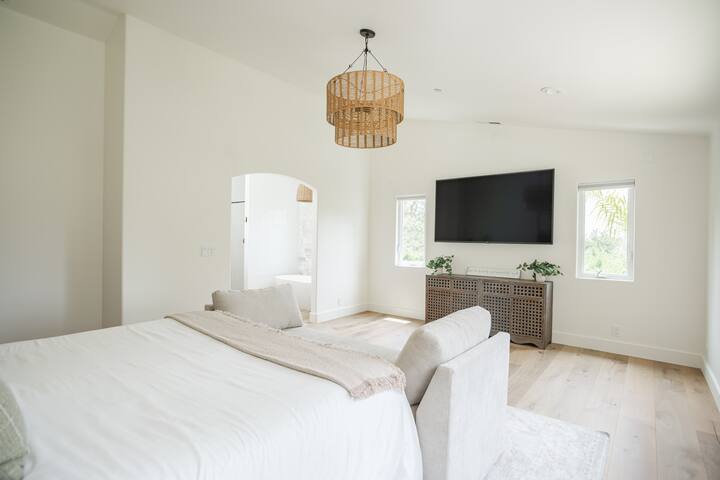 Spacious Family & Pet friendly home! gallery image 5