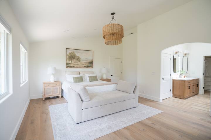 Spacious Family & Pet friendly home! gallery image 4