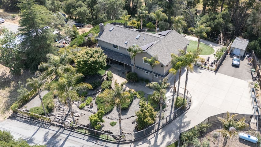 Spacious Family & Pet friendly home!