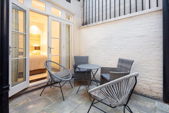 The Mayfair Residence Super King Luxury VIP gallery image 5