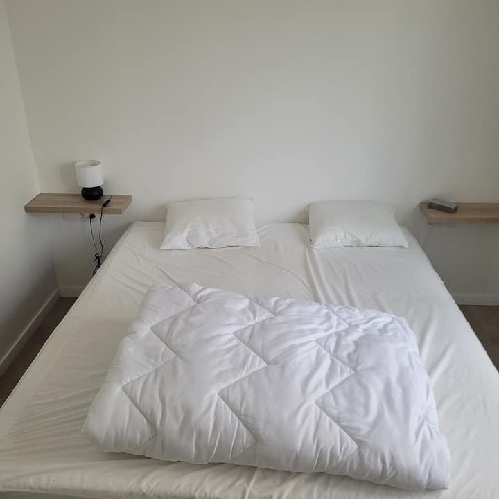 La biancheria da letto deve essere fornita da te.