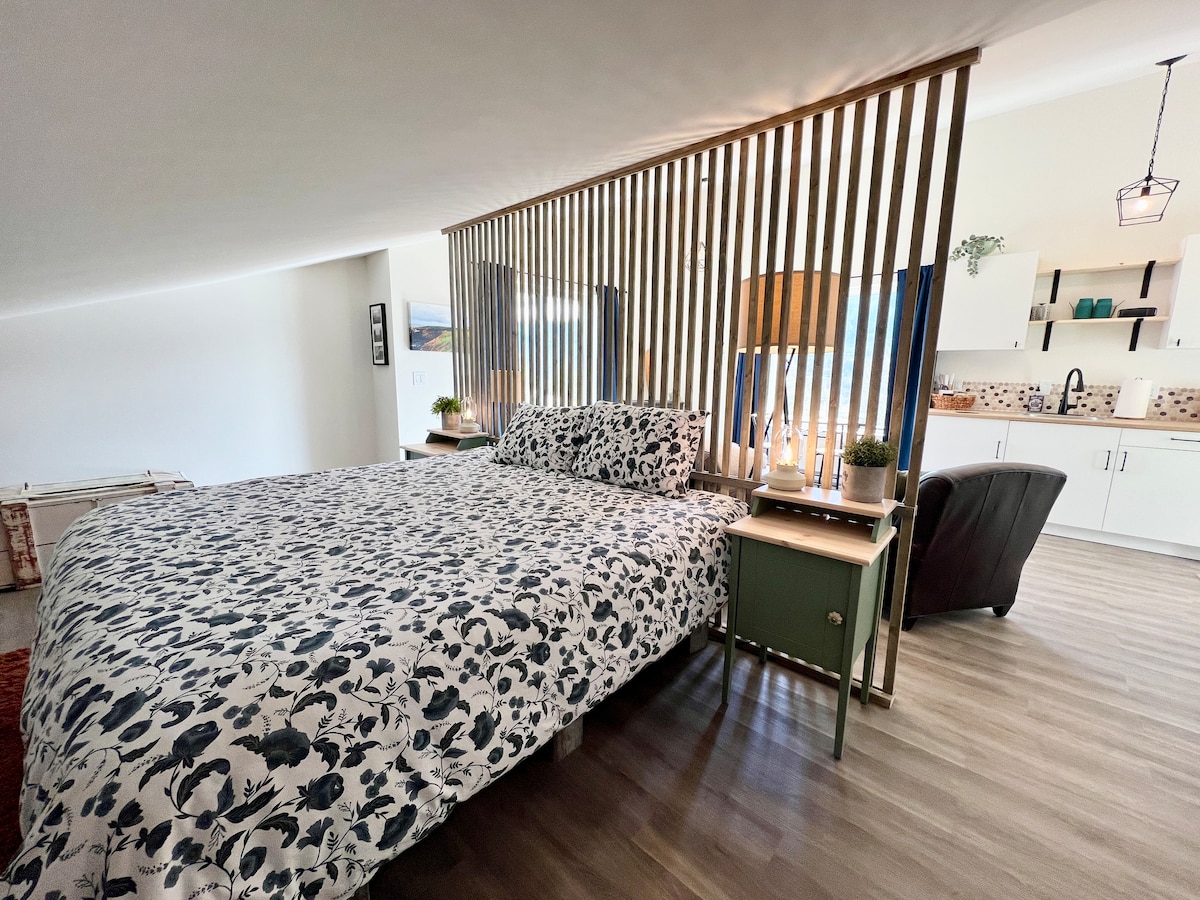 You'll have a dreamy sleep on the super comfortable Serta mattress and its custom heavy-duty all-wood frame and luxury linens.. The sleeping area also has an electric fireplace as well as a white noise machine for your comfort.