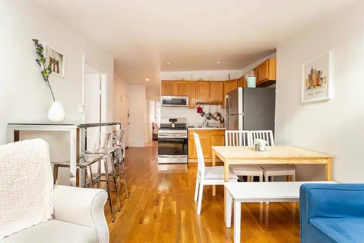 Bright Sunny Apt with 1.5 bath King Bed gallery image 3