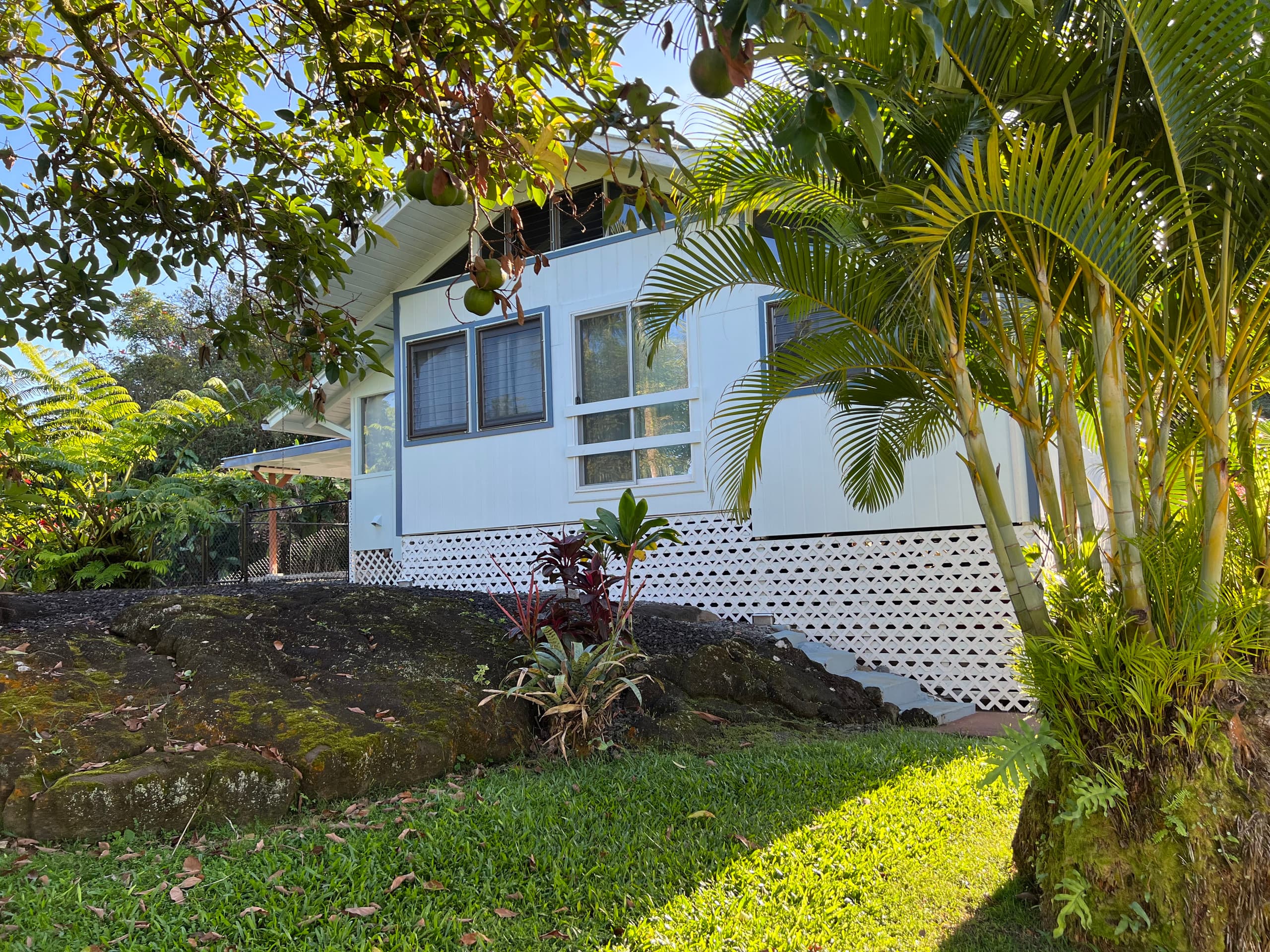 Home in Hilo · ★5.0 · 1 bedroom · 2 beds · 1 private bath - Image 111
