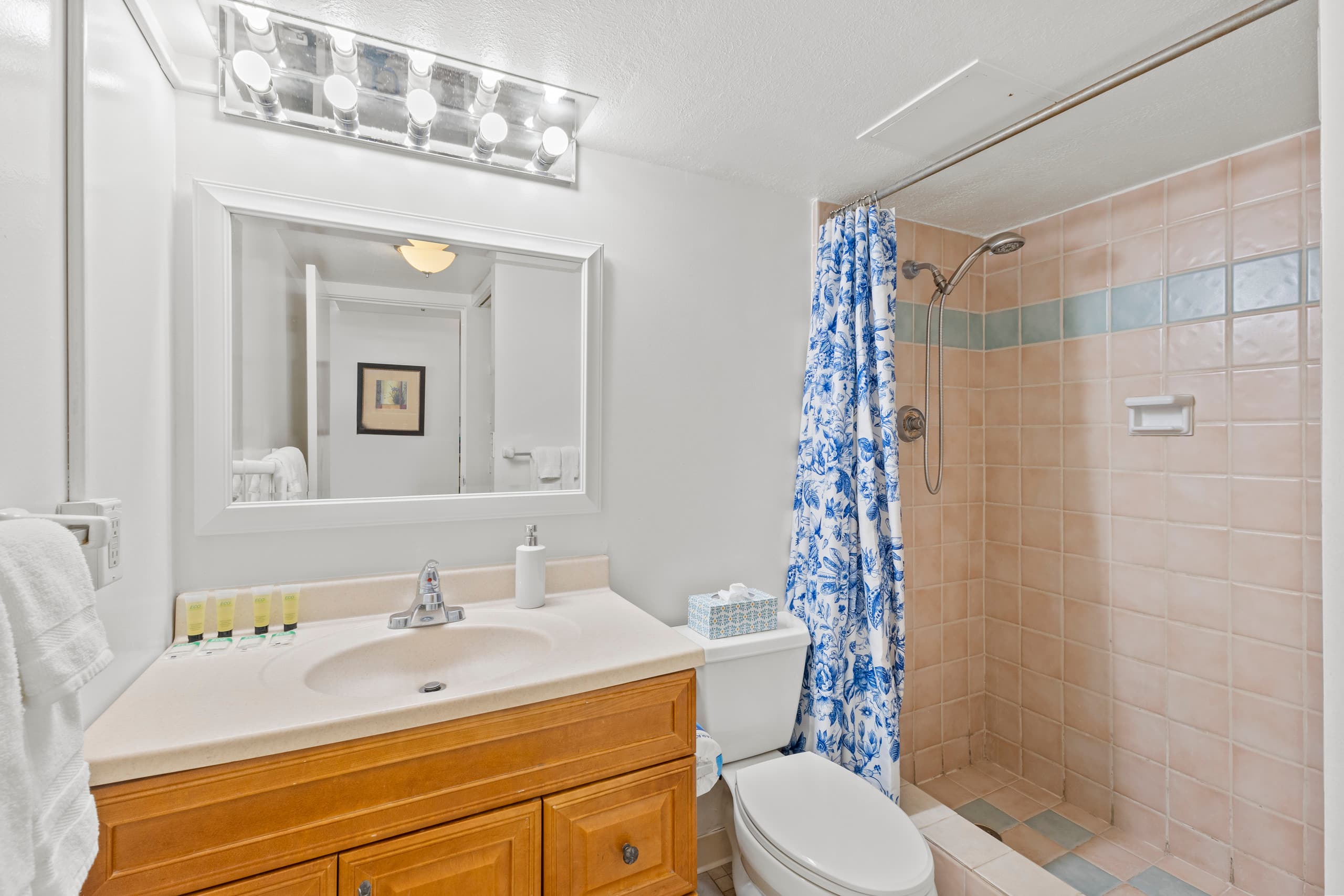 Condo in Honolulu · ★4.78 · 1 bedroom · 2 beds · 1 private bath - Image 6