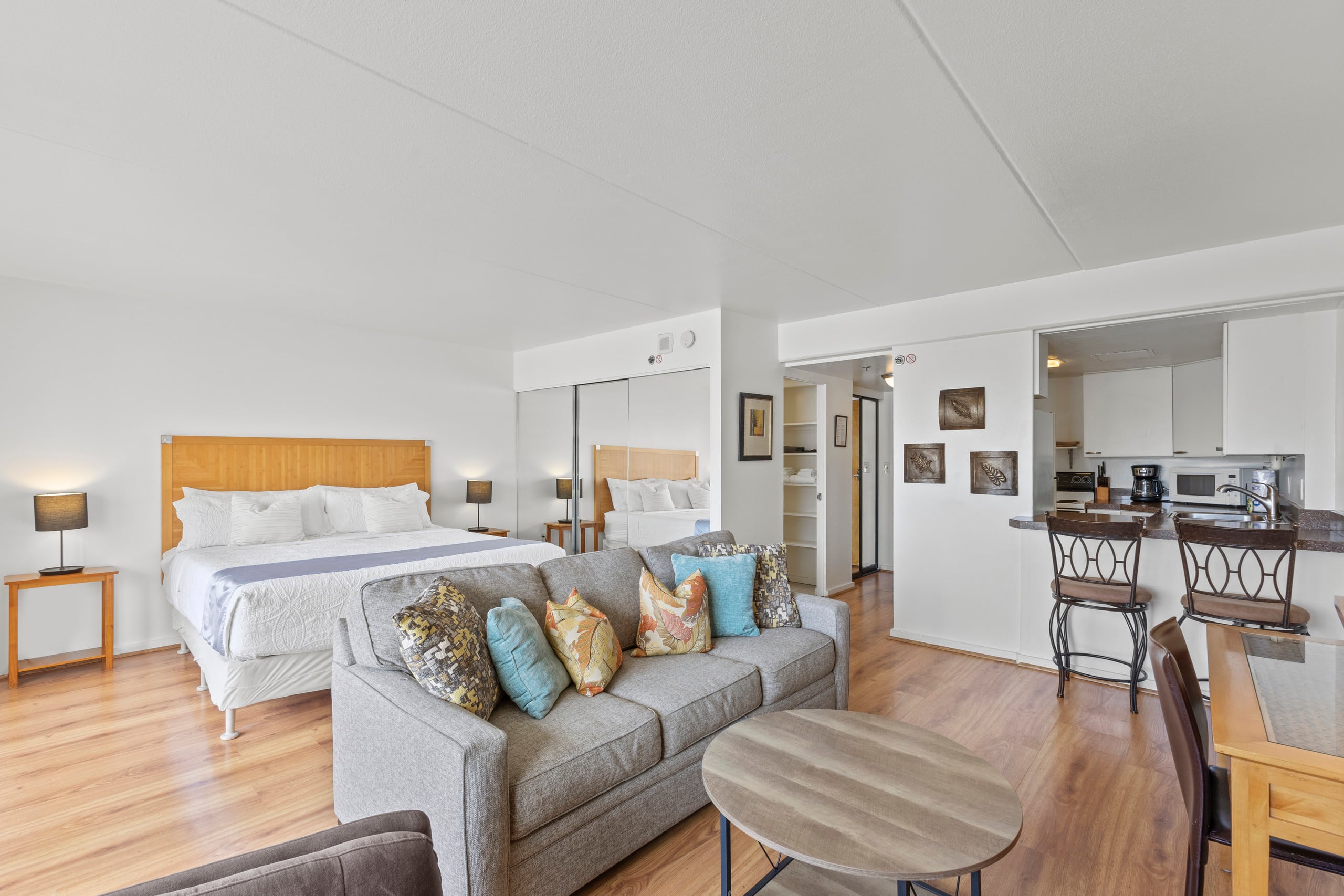 Condo in Honolulu · ★4.78 · 1 bedroom · 2 beds · 1 private bath - Image 8